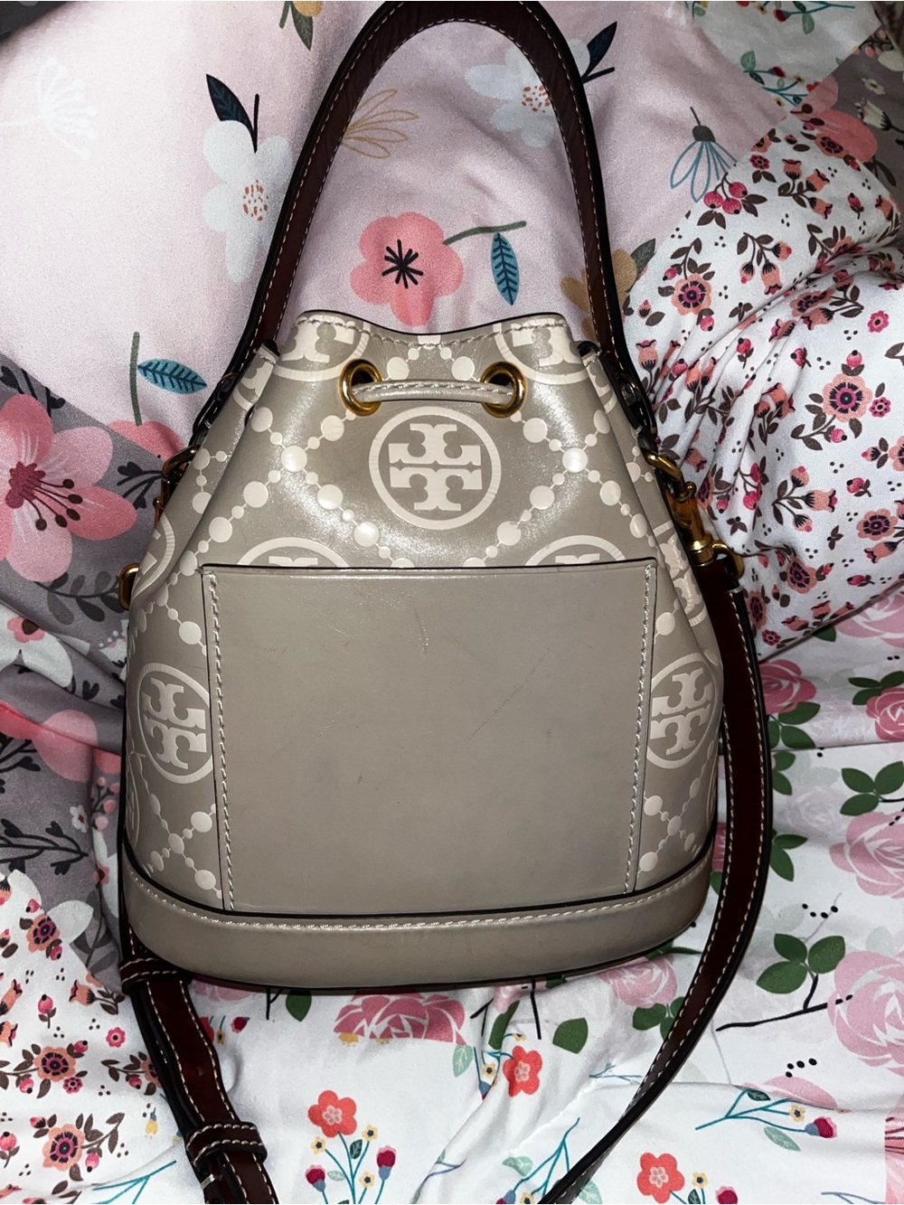 Tory Burch Cream Longan T monogram Bucket Bag - Picture 5 of 14